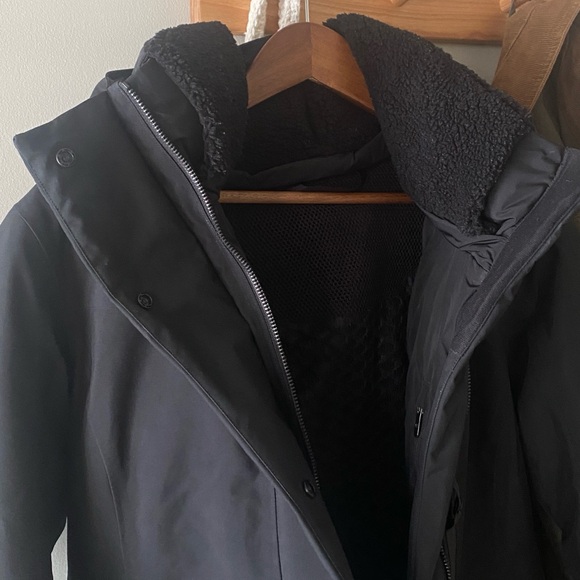 lululemon athletica Black Snow Warrior 600-Down-Fill Parka - Picture 9 of 10